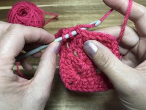 Crochet-Translator-Left-Handed-US-Half-Double-Crochet-Step-4